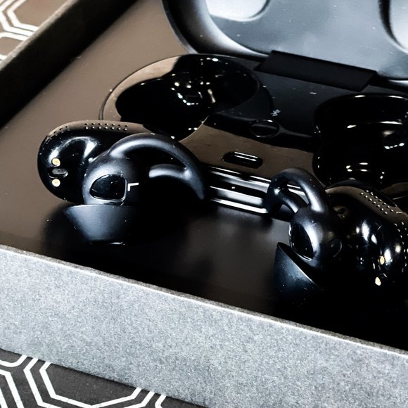 Bose QuietComfort Noise Cancelling True Wireless Bluetooth Earbuds - Picture 6 of 7